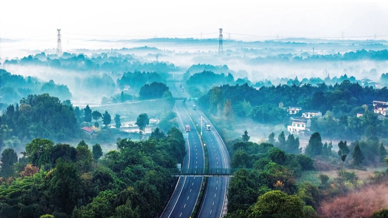《人民日报》这篇文章提到了路又不只是路